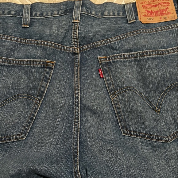 Levis - Picture 3 of 3